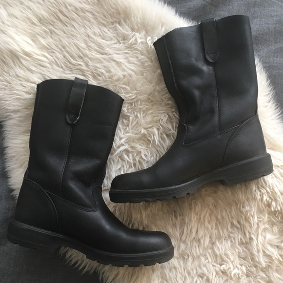 Blundstone Shoes - Blundstone moto boots (fits size 8.5-9 women!!)